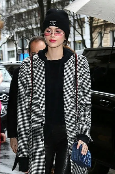 Kaia Gerber annesinin tahtına oturdu!