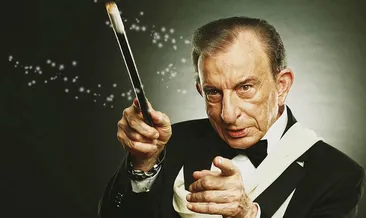 Haldun Dormen’e sahnede 95’inci yaş sürprizi!