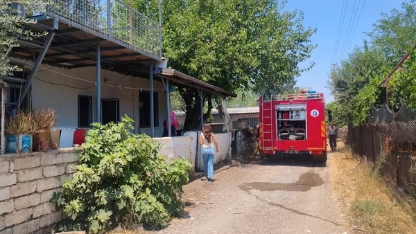 uzaklastirma-karari-alan-esine-sinirlenince-dehset-sacti-kendisini-kilitleyip-evi-atese-verdi-yasli-kadin-o-an-1784033116166.jpg