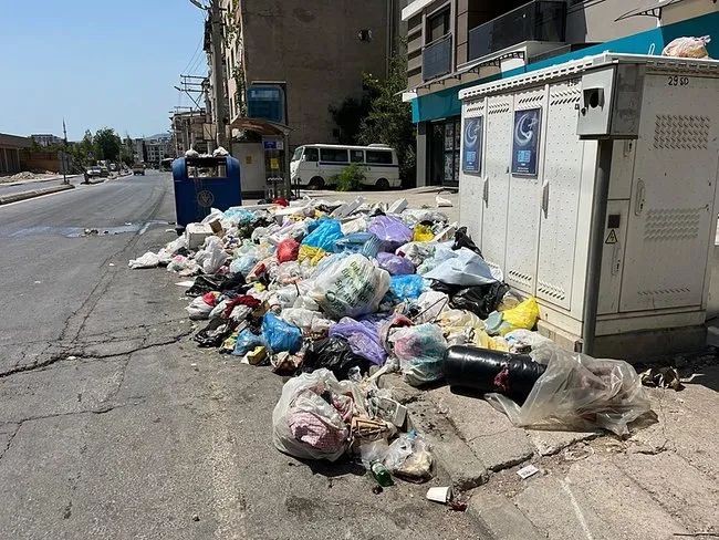 CHP’li İzmir’de yine aynı rezalet! Vatandaş isyan etti: Koku 5’inci kata kadar çıkıyor!