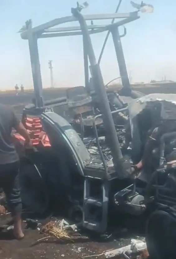sanliurfada-bugday-tarlasinda-yangin-traktor-kule-dondu-1749562535722.jpg