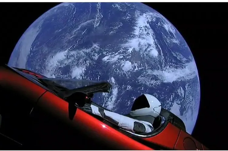 Uzaya fırlatılan Tesla otomobil nerede?