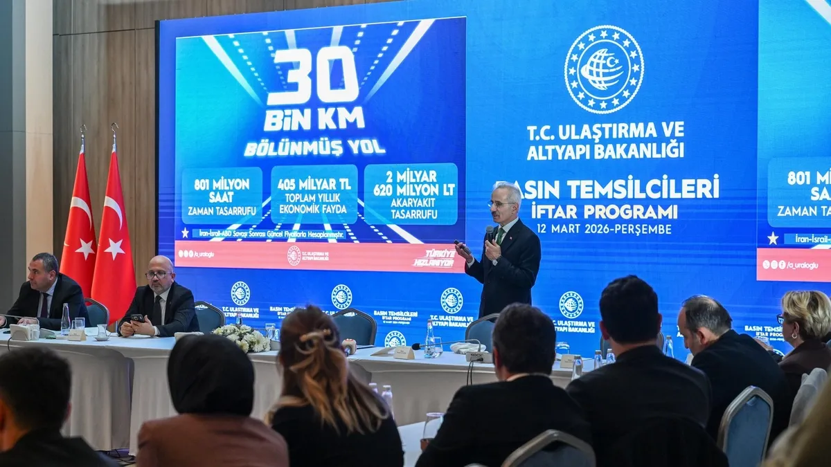 Hürmüz'den ilk Türk gemisi geçti! Bakan Uraloğlu: 14 gemi bekliyor, bir problem yok