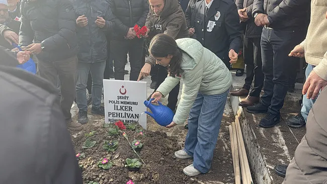 SON DAKİKA... Türkiye şehitlerini uğurladı: Yalova'da şehit düşen 3 kahraman polisimiz için cenaze töreni düzenlendi
