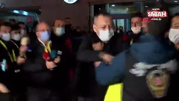 Fenerbahçe- Galatasaray maçı sonrası Fenerbahçe taraftarı Okan Güler'den Abdurrahim Albayrak’a saldırı | Video