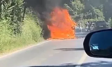 Seyir halindeki otomobil alev alev yandı