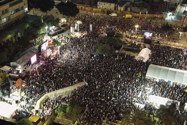 İsrail’de binlerce kişi Netanyahu’ya karşı ayaklandı! ’İstifa et’