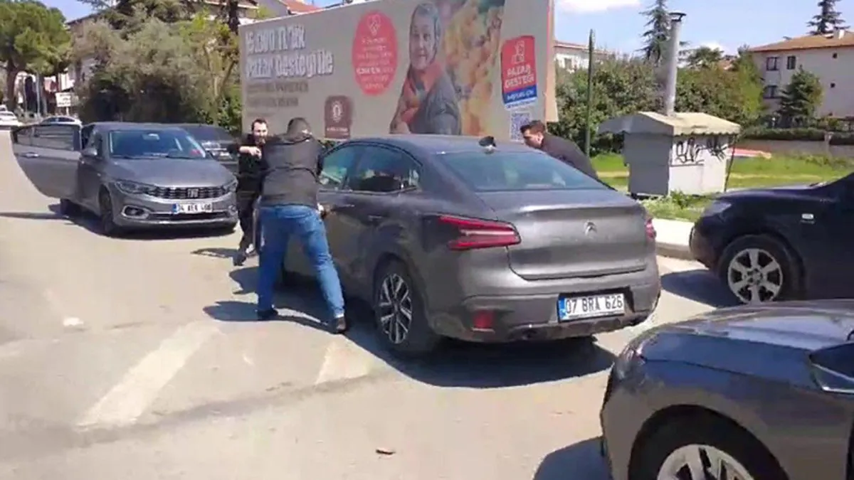 Sahte baz istasyonuyla dolandırıcılık yapan çeteyi MİT çökertti