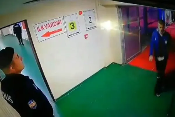 Erzurumsporlu Murat Uçar, eski teknik direktörü Altınordulu Hüseyin Eroğlu'na saldırdı!