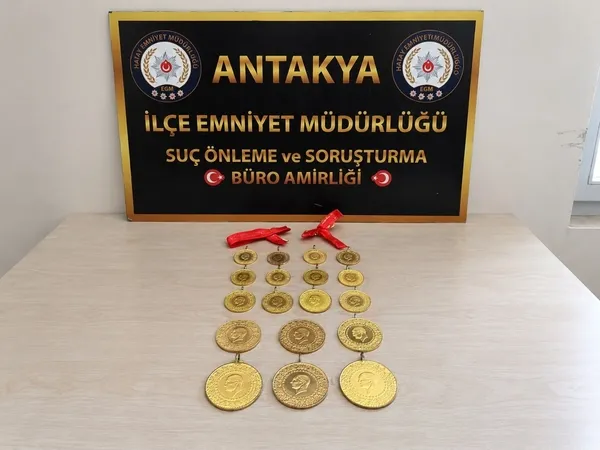 yer-hatay-ev-hayaliyle-borc-aldigi-altinlari-dusurdu-yoldan-gecen-kadin-kendi-maliymis-gibi-alip-gitti-pes-ded-1789541966314.jpg