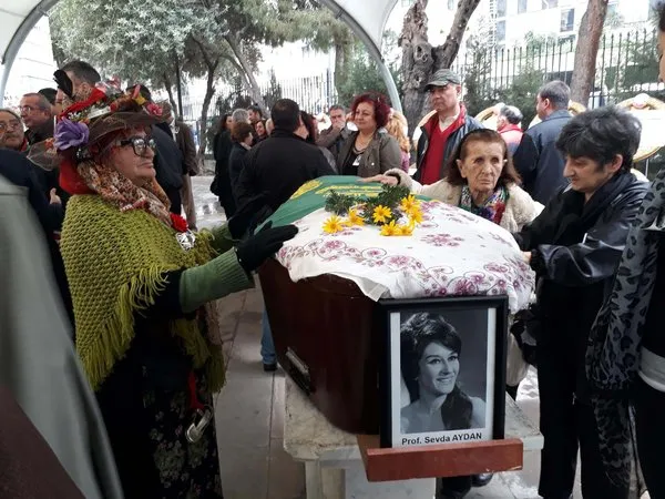 Ege Aydan annesi usta sanatçı Sevda Aydan’a veda edemedi
