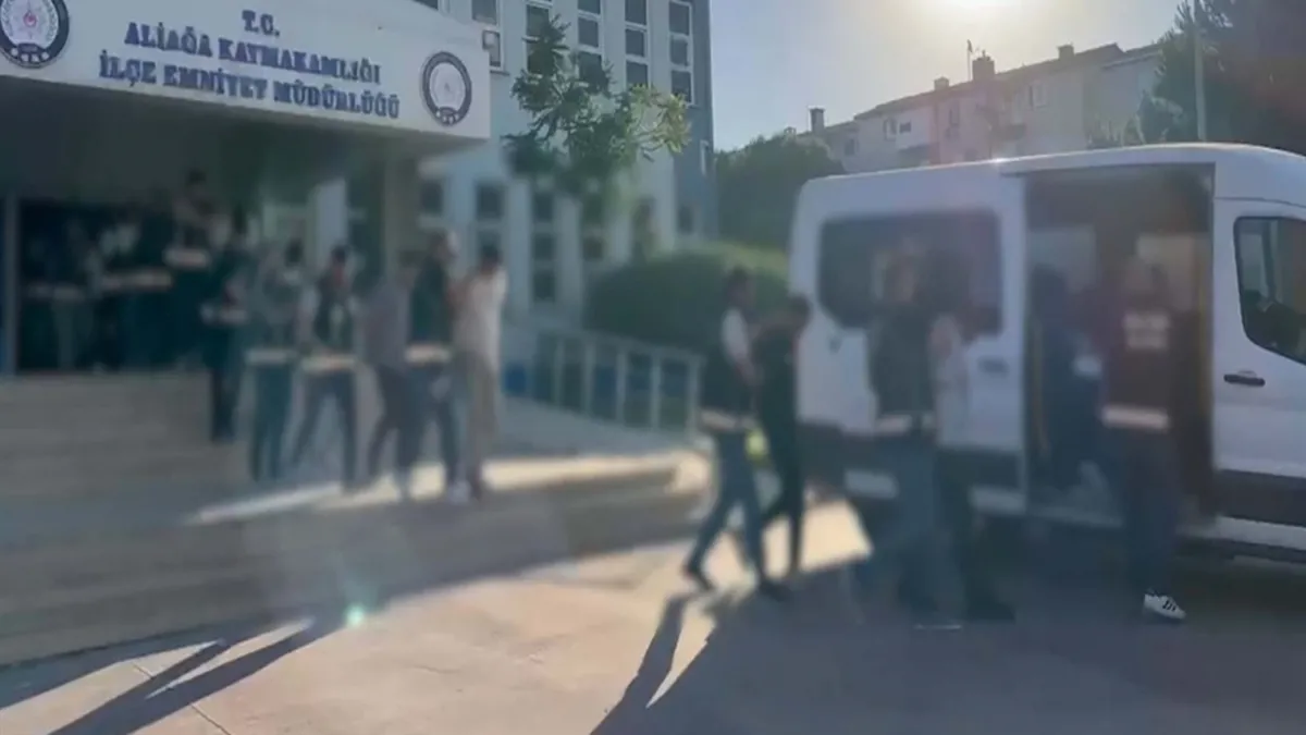 İzmir merkezli kaçakçılık operasyonunda ele geçirilen ürünler