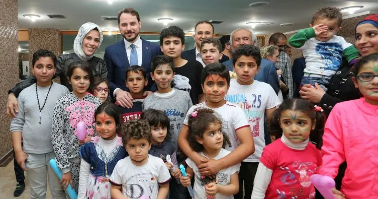 Albayrak ailesi Suriyeli yetimlerle iftar yaptı