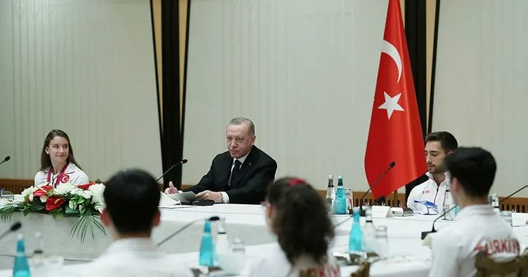 Başkan Erdoğan, milli sporcuları kabul etti: Göğsümüzü kabarttınız