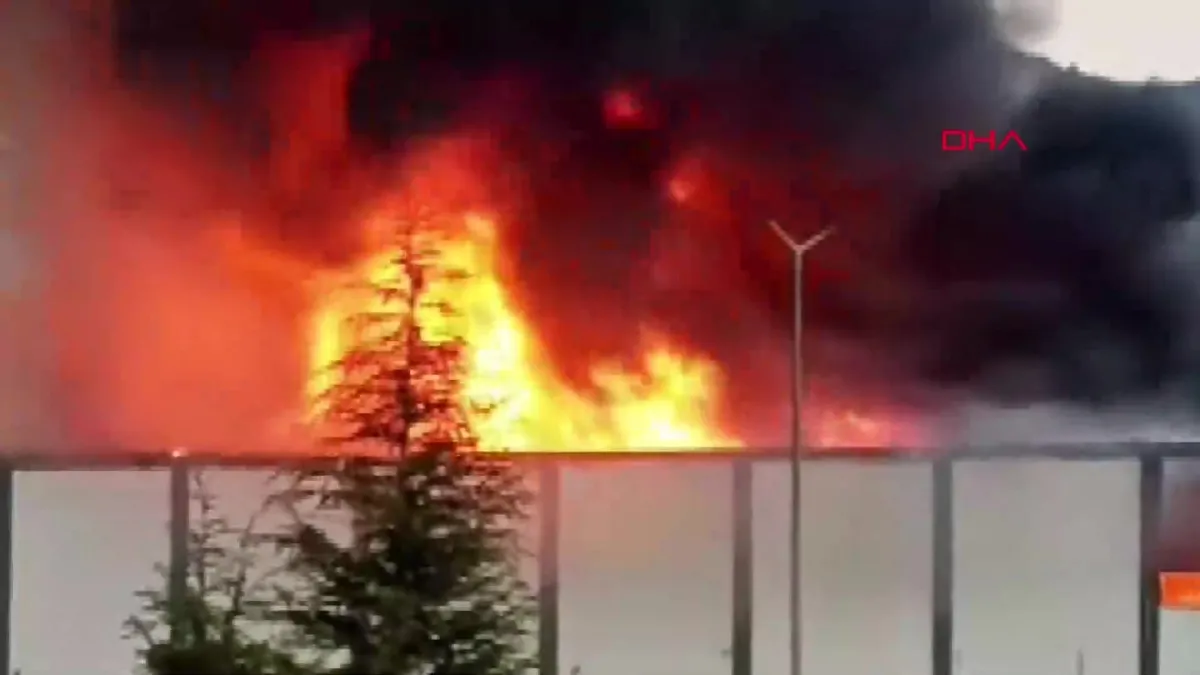 Denizli’de fabrika yangını videosunu izle Denizli’de fabrika yangını videosunu izle