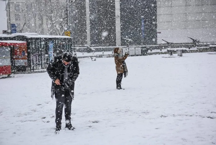 Meteoroloji’den peş peşe uyarı geldi: Donacağız! İstanbul dahil birçok il için kar ve fırtına alarmı!