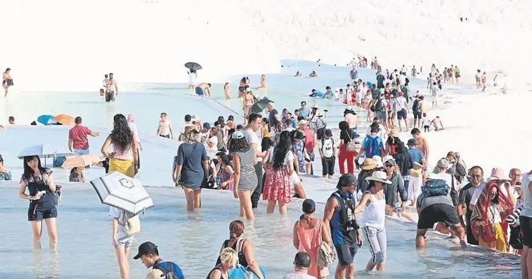 Pamukkale 70 bin ziyaretçiyi ağırladı