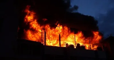 Erdemli’de işyeri yangını: Plastik malzemeler dakikalar içinde küle döndü