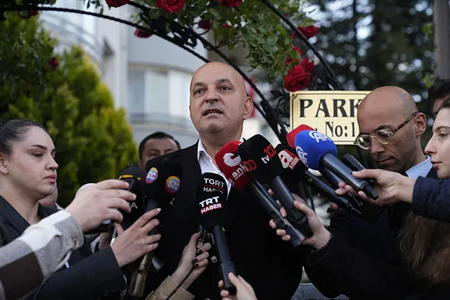 chpli-mahir-polat-kemal-beye-hain-diyenlerin-partiyle-ilisigi-kesilir-1779635978478.jpeg CHP'li Mahir Polat: Kemal Bey'e hain diyenlerin partiyle ilişiği kesilir