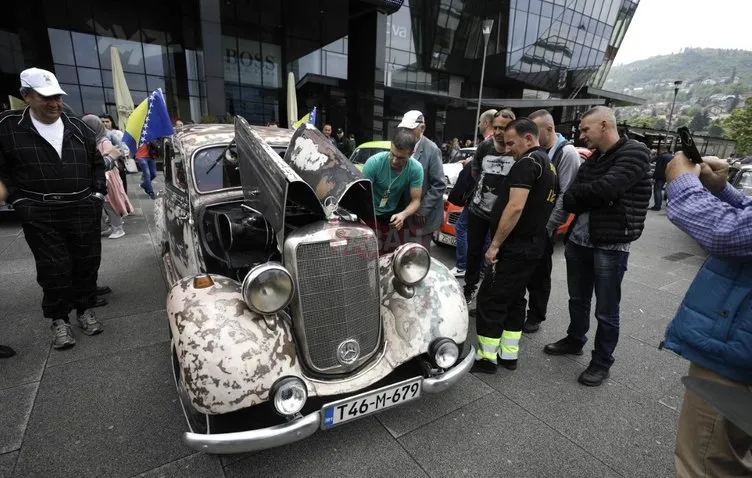 Saraybosna’da klasik otomobil ve motosiklet rüzgarı
