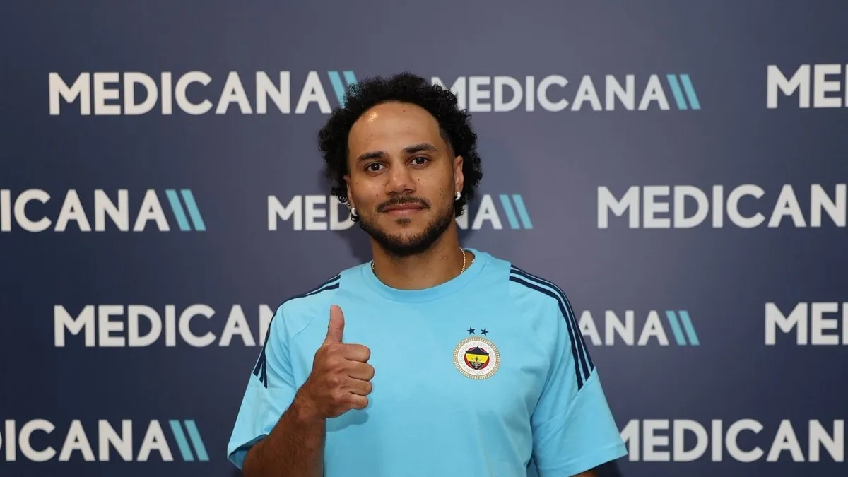 Fenerbahçe’nin yeni transferi Shane Larkin sağlık kontrolünden geçti Fenerbahçe’nin yeni transferi Shane Larkin sağlık kontrolünden geçti