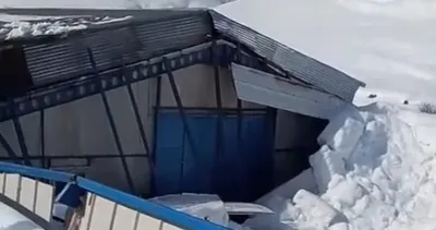 Sivas’ta ahır ve odunluğun çatısı çöktü