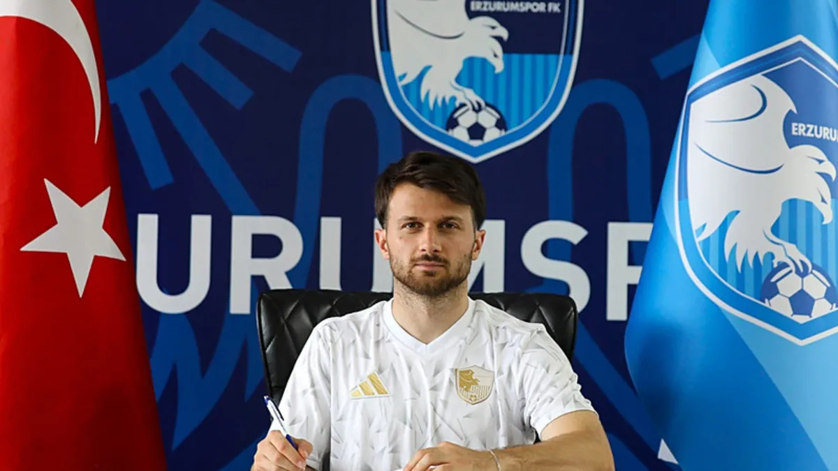 Erzurumspor FK'da Murat Cem Akpınar ile 1 Yıllık Yeni Sözleşme