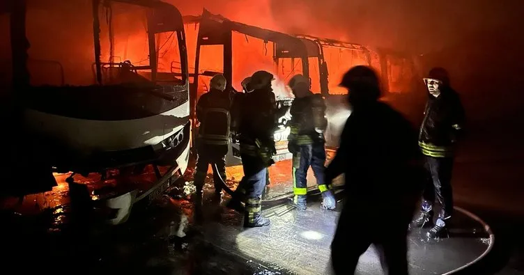 Kartepe’de korkutan yangın: Isuzu servisinde 15 otobüs alev aldı!