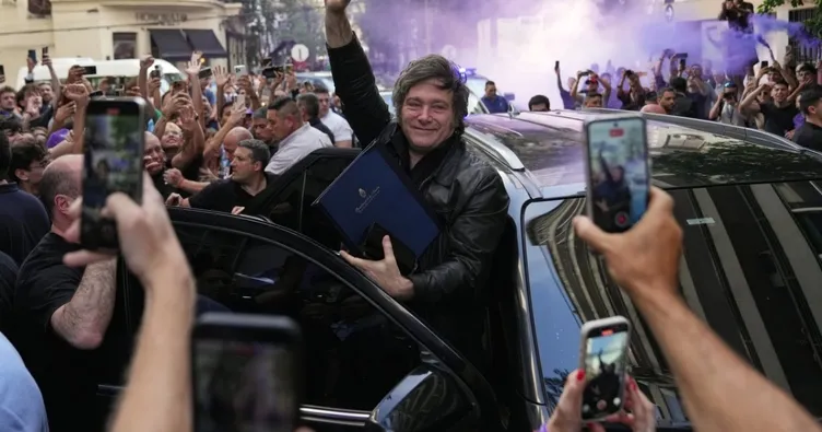 Arjantin’de kritik gün: Milei’nin kaderini belirleyecek seçim başlıyor