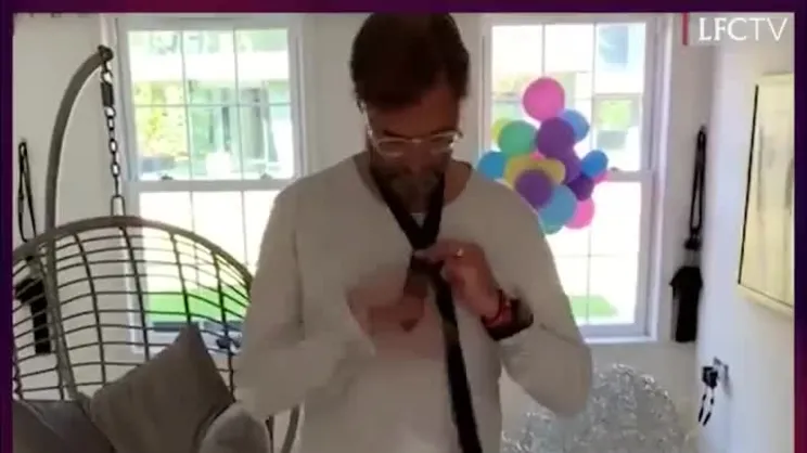 Jürgen Klopp karantinada kravat bağlamayı böyle öğrendi