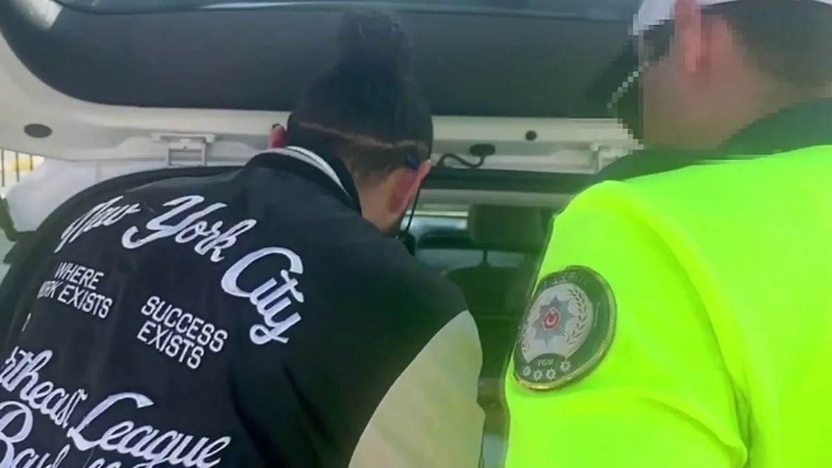 Trafikte tartıştığı kişinin aracına saldırdı: O şahsa idari para cezası!