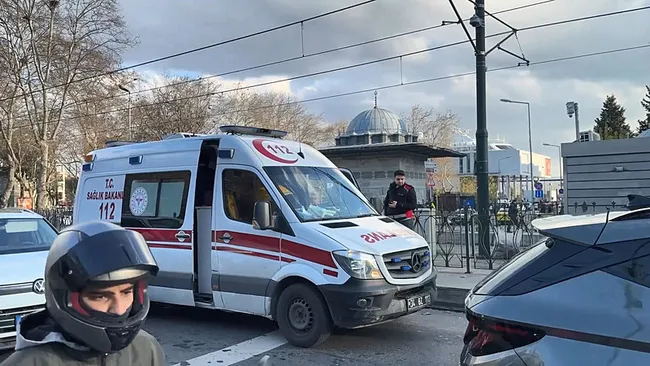 son-dakika-beyoglunda-1-kisi-tramvayin-altinda-kaldi-1734963574263.jpeg