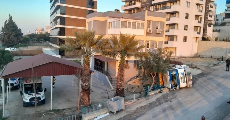 İzmir’de faciadan dönüldü! Freni boşalan kamyon 112 binasının duvarını yıktı