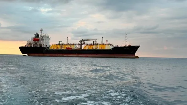 dronlarin-hedefi-olan-tanker-trabzonda-demir-atti-1784706632490.jpg
