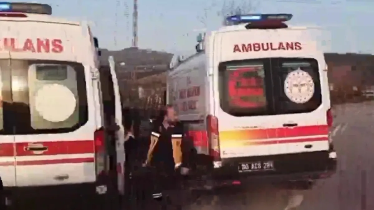 Osmaniye’de minibüs ile otomobil çarpıştı: 2 yaralı Osmaniye’de minibüs ile otomobil çarpıştı: 2 yaralı