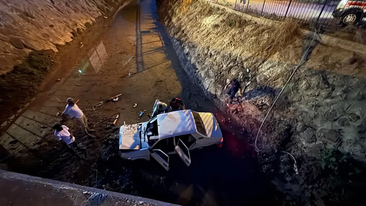 Osmaniye’de otomobil köprüden düştü: 4 kişi yaralandı! Osmaniye’de otomobil köprüden düştü: 4 kişi yaralandı!