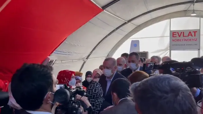 son-dakika-baskan-erdogandan-diyarbakir-annelerine-destek-ziyareti-1625836246738.jpg