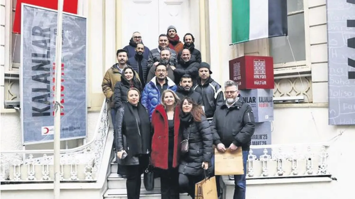 Konser sonrası Filistin sergisini gezdiler