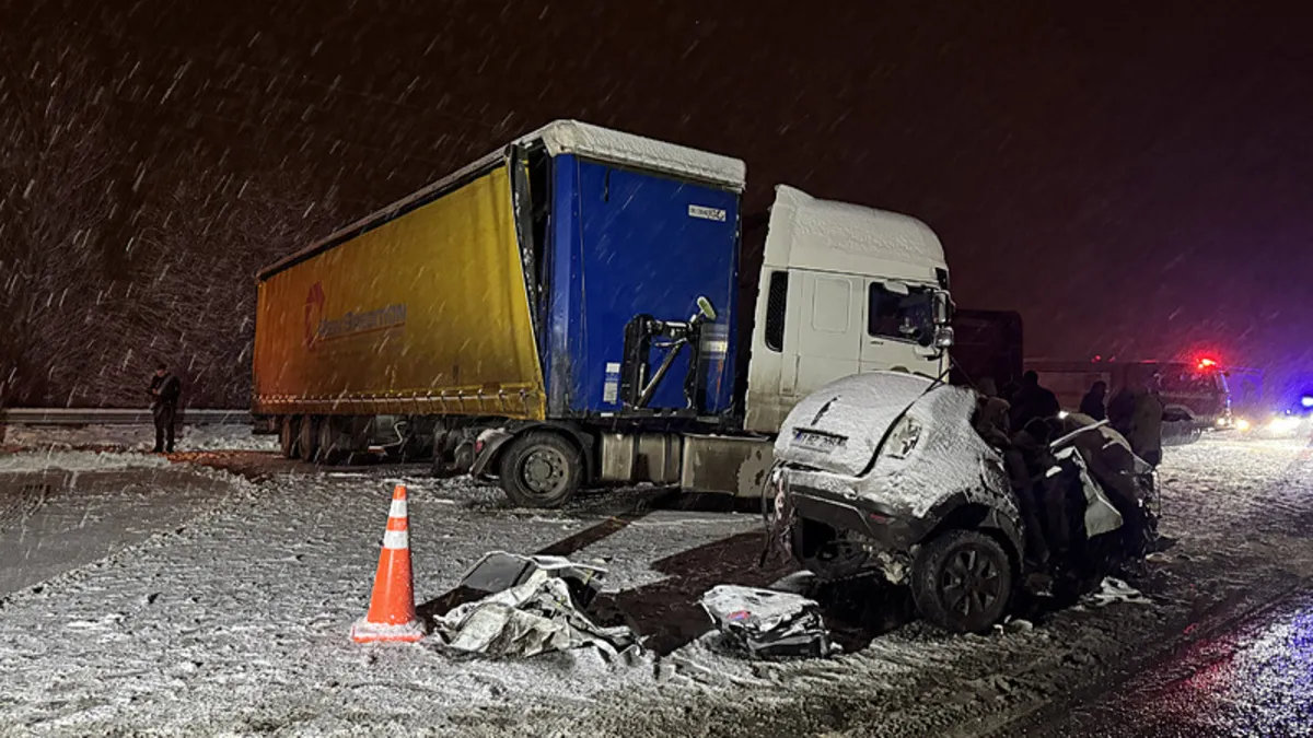 Erzurum’da feci kaza: Bir aile yok oldu! 4 kişi hayatını kaybetti Erzurum’da feci kaza: Bir aile yok oldu! 4 kişi hayatını kaybetti