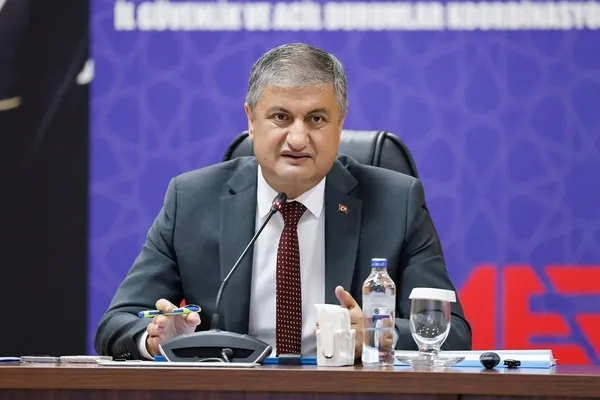 karatas-sahillerinde-kacak-yapilar-yikildi-1780990054541.jpg