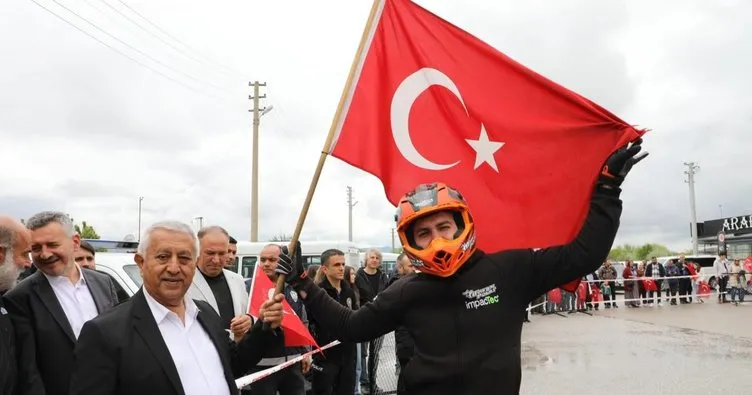 Motosiklet akrobasi pilotu Birkan Polat gençlerle buluştu