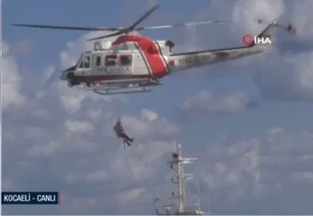 son-dakika-kocaelide-kargo-gemisi-karaya-oturdu-murettebat-helikopterle-kurtariliyor-1758180814029.jpg