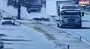 Kamyon seyir halindeki motosikletliye böyle çarptı | Video