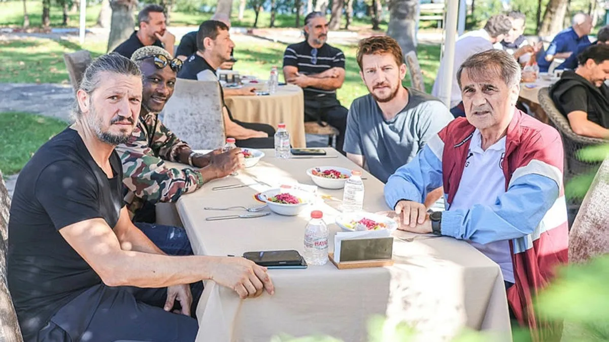 Şenol Güneş, eski öğrencileriyle yemekte buluştu
