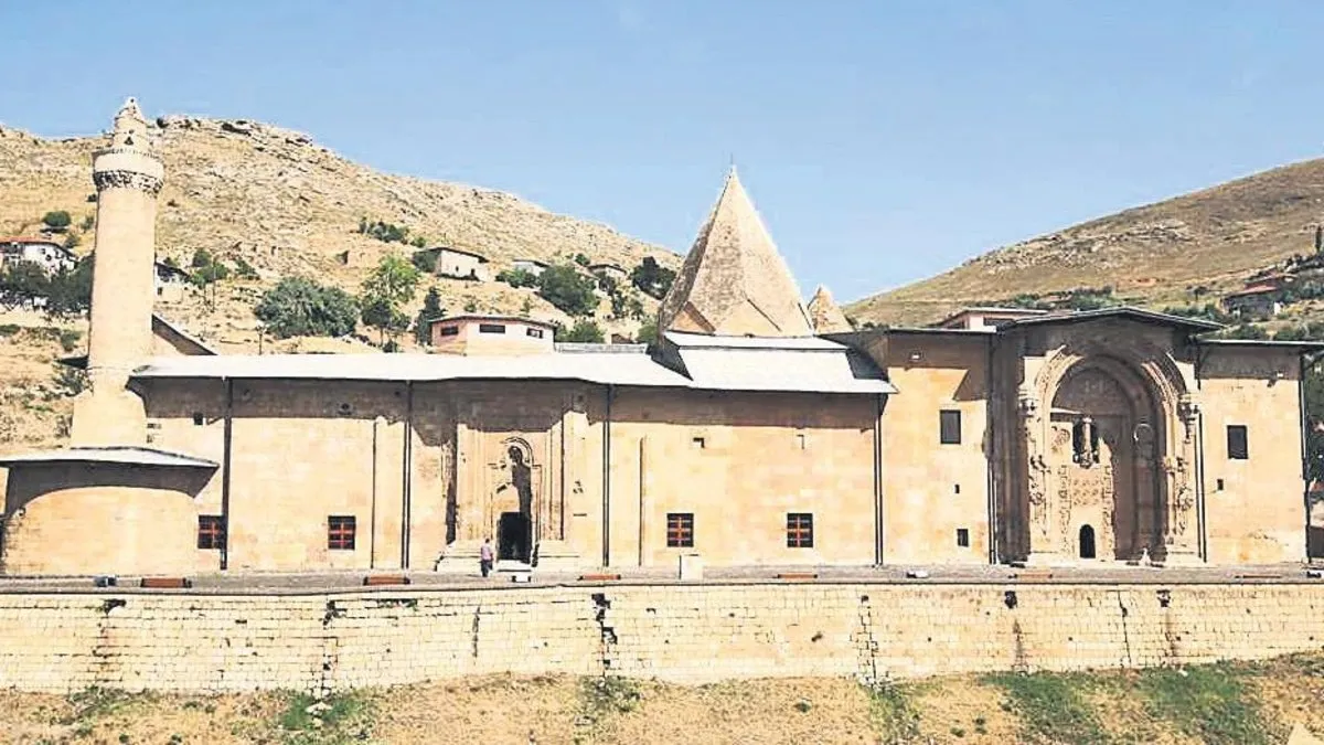 Divriği Ulu Camı tarihe meydan okuyor