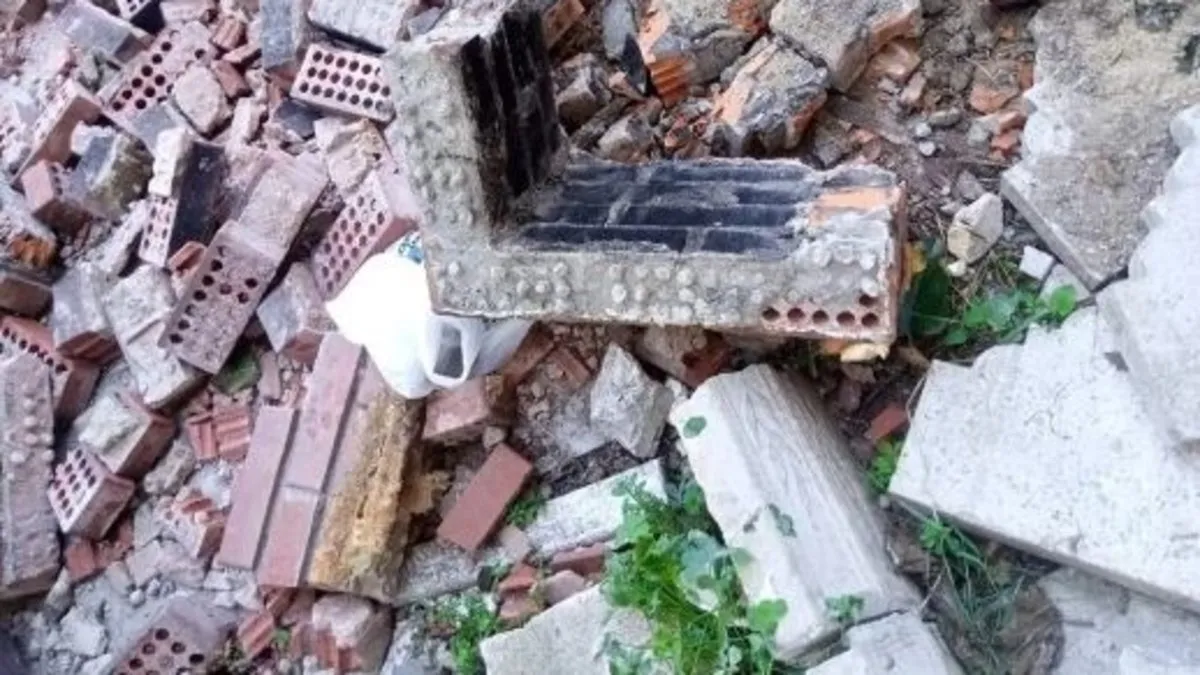 Küçükçekmece'de üzerine şömine devrilen çocuk hayatını kaybetti