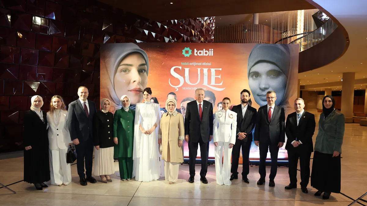 Başkan Erdoğan ve eşi Emine Erdoğan, ‘Şule Senin Hikayen’ dizisi gala programına katıldı Başkan Erdoğan ve eşi Emine Erdoğan, ‘Şule Senin Hikayen’ dizisi gala programına katıldı