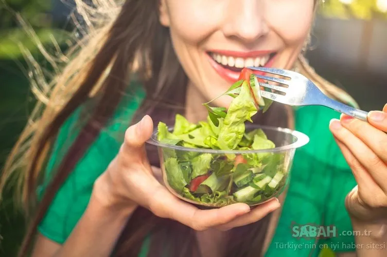 Bu hatalardan kaçının! Salata yerken kilo almayın!