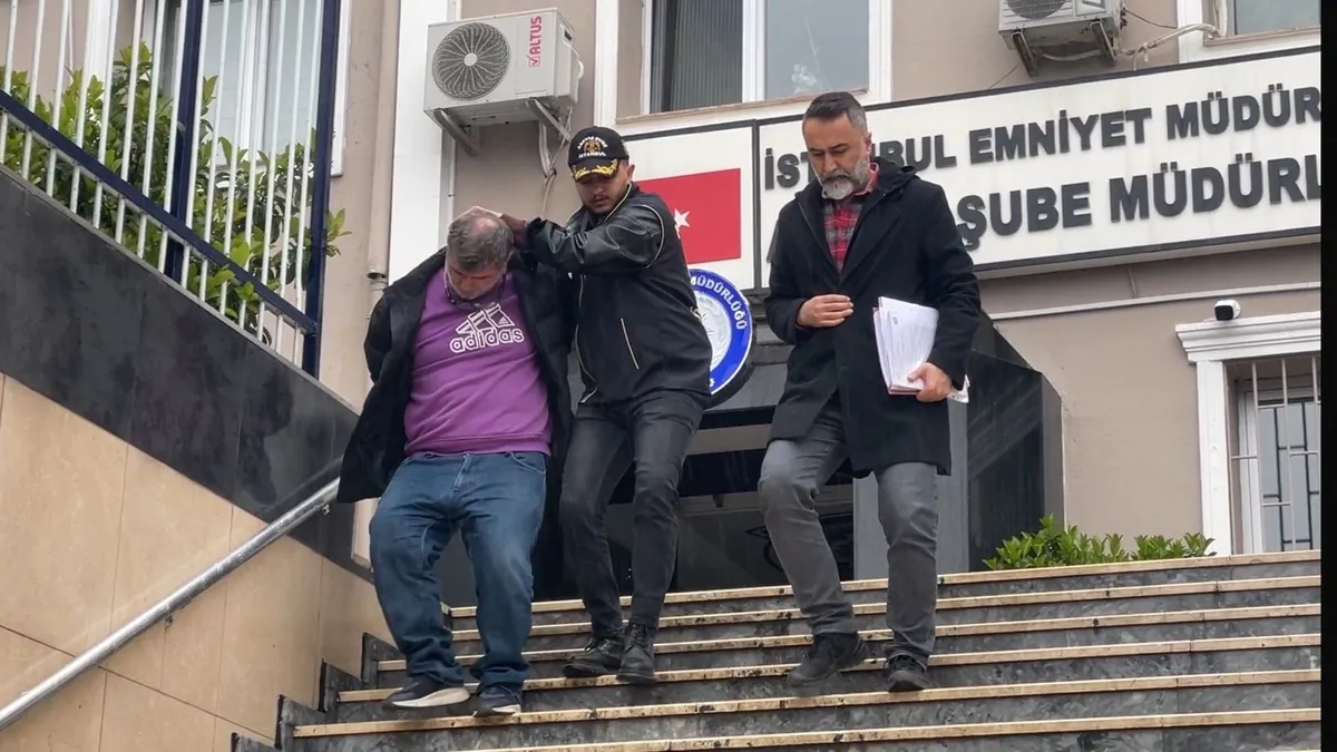 Dolandırıcıların son kurbanı 75 yaşındaki adam oldu! 165 gram altın ve 3 milyon 500 bin TL’sini elleriyle teslim etti… Dolandırıcıların son kurbanı 75 yaşındaki adam oldu! 165 gram altın ve 3 milyon 500 bin TL’sini elleriyle teslim etti…