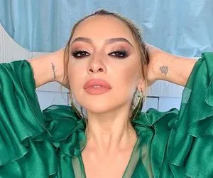 Şarkıcı Hadise'nin yeni imajı büyüledi! İmaj tazeleyen Hadise'den yeni pozlar...